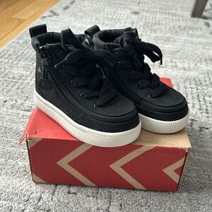 Black toddler size 6 billy high top sneakers